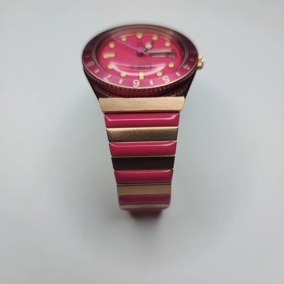 Timex Q Malibu 36mm Women’s Watch Gold & Pink Stainless Steel Day-Date Quartz - Picture 9 of 11